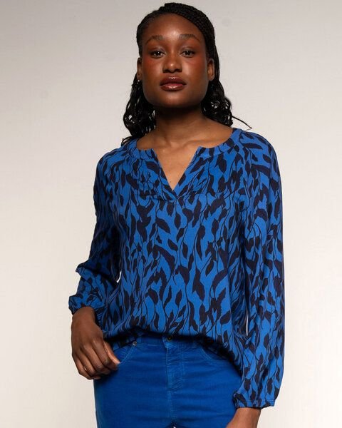 Thumbnail - Alma & Lovis Legere Print-Bluse aus fließendem EcoVero | Leaf Raglanbluse