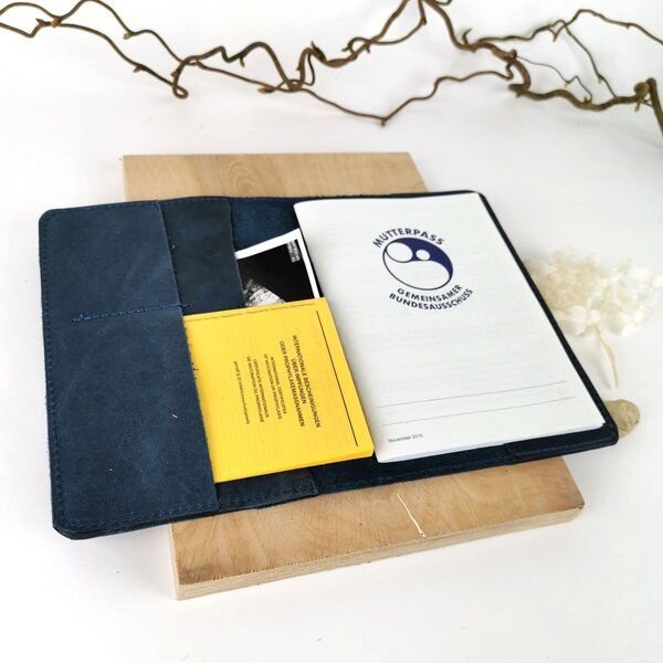 Süßstoff Mutterpasshülle aus Leder personalisiert mit Namen