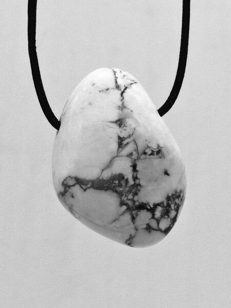 OneWorldMinerals Magnesit Edelstein, Schmuckanhänger, gebohrt