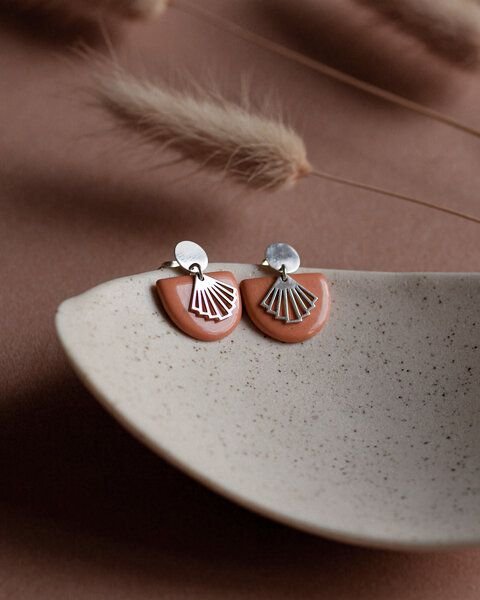 lille mus Ohrstecker 'Halbkreis Fächer' aus Porzellan und 925 Silber / vergoldet