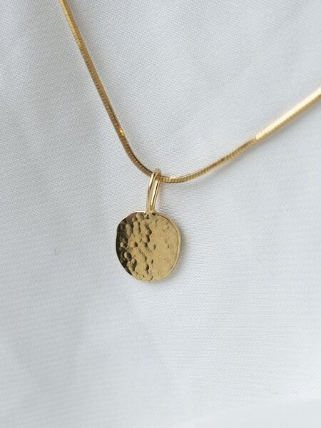 ST'ATOUR THEIDA – organischer Anhänger 10 mm aus recyceltem Silber oder Gold