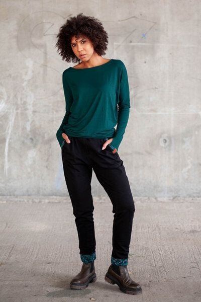 Hose Panuco – Konisch zulaufende Beine – Einsätze mit original KOKOworld-Drucken – Bbequemer Gummibund – fair produziert...