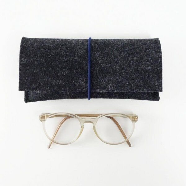 matilda k. manufaktur Brillenetui aus Wollfilz 'auguste' mit Rundgummi-Verschluß in vielen Farben