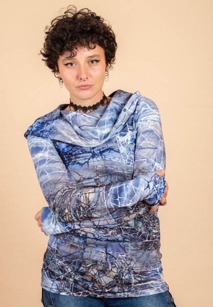 Die rote Zora Zora Hoodie mit Muster