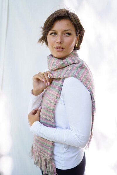 Haus of Namaste Handgefertigter Fair-Isle-Schal aus 100 % Lammwolle: Winterschal in Pink und Grün | Hergestellt in Nepal...