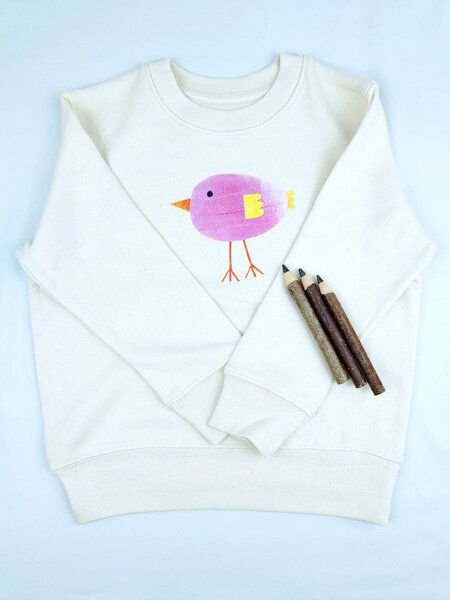 Meladi Kinder Sweater aus Biobaumwolle - Lila Vogel auf Natural Raw