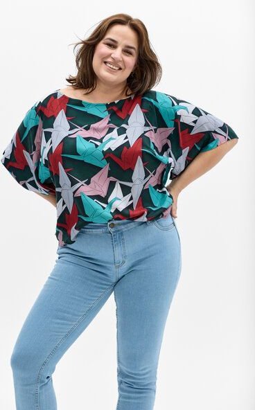 Thumbnail - Bluse Wind aus fließender Viskose – weiter eleganter Schnitt mit Kimonoärmeln – exklusiver KOKOworld Print – Fair produz...
