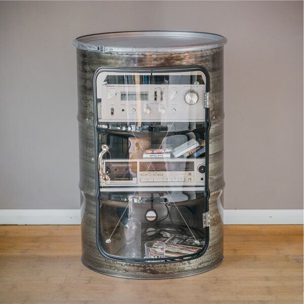 Lockengelöt HiFi Vitrine aus einem Hamburger Ölfass