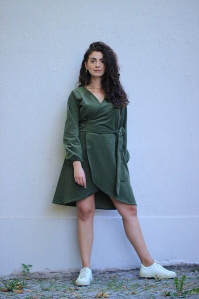 Thumbnail - ManduTrap Herbstkleid aus Bio-Baumwolle – Nachhaltiges Wickelkleid aus Cord – Winterkleidkleid