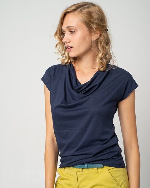Alma & Lovis Shirt mit Wasserfall-Ausschnitt, aus Bio-Baumwolle | Short Cascade
