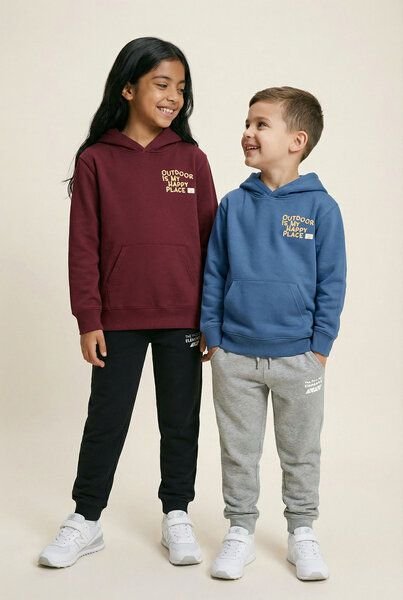 THE FACE OF ELEMENTS OUTDOOR IS MY HAPPY PLACE - RELAXED FIT KIDS HOODIE AUS 100% BIO-BAUMWOLLE