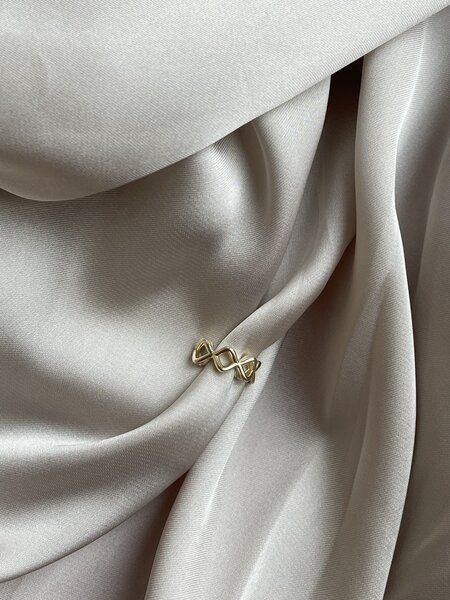 noemvri fashion label Lynn earcuff