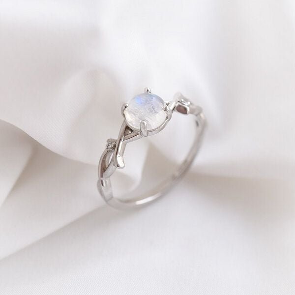 Thumbnail - Eppi Romantischer Ring mit Mondstein und Diamanten Makena