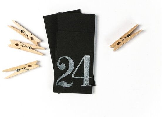 STUDIO KARAMELO Adventskalenderzahlen Anhänger aus Kraftpapier | schwarz