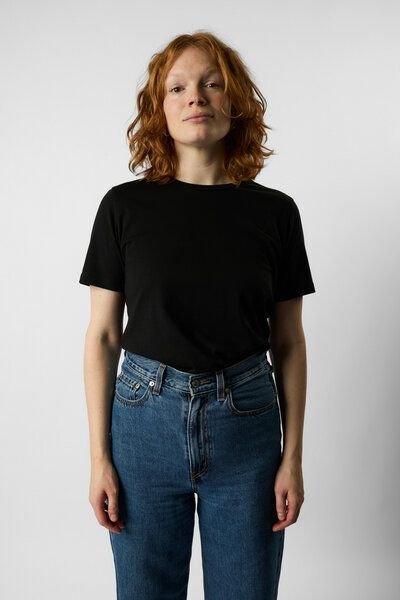 ettics STUDIO fitted organic women's tee