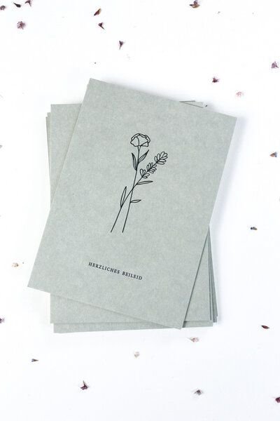 STUDIO KARAMELO Grusskarte mit floraler Zeichnung