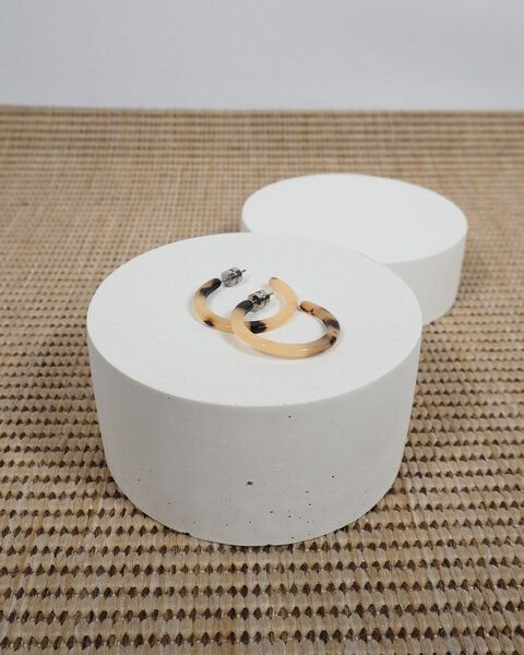 JAN N JUNE Runde Ohrringe MINI HOOPS aus Acetat