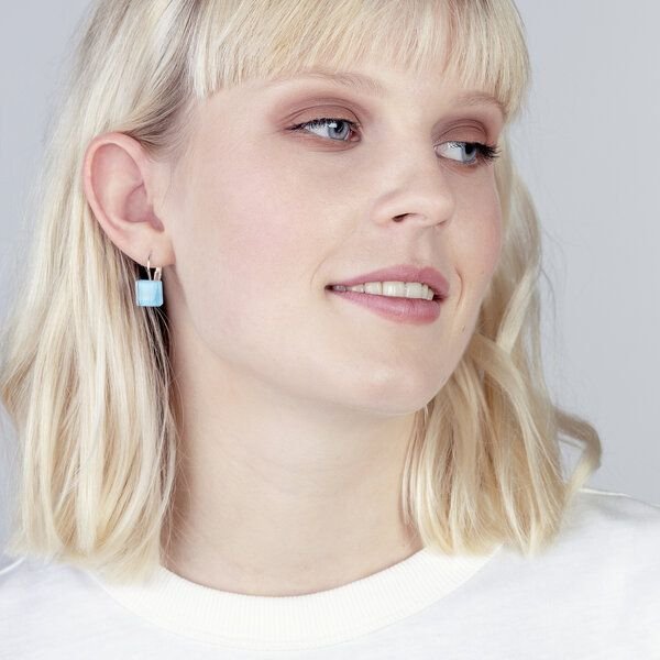 ALEXASCHA Geometrische Ohrringe hängend aus Glas | PUREFORM