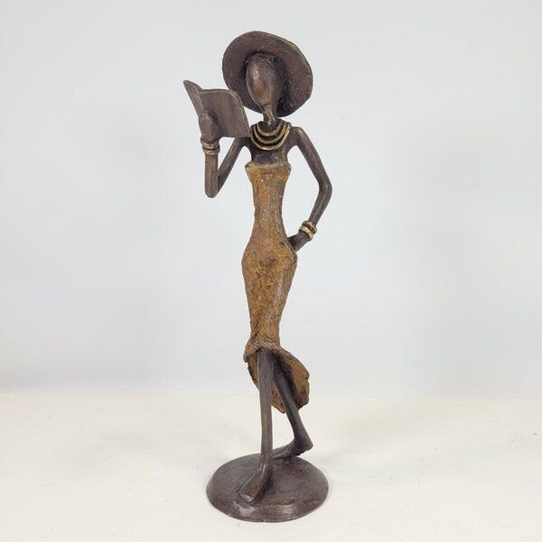 Moogoo Creative Africa Bronze-Skulptur "Femme avec livre et chapeau" by Soré | verschiedene Größen und Farben