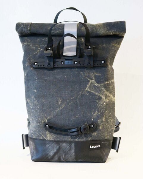 Leonca Upcycling Fahrradrucksack aus einem recyceltem Armeezelt Leinen