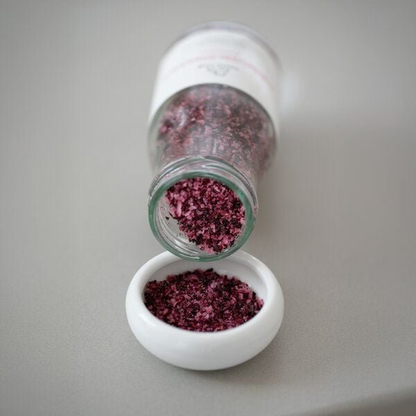 Tante Fine HIBISKUSBLÜTENSALZ * Natürliches Gewürzsalz für kreative Küche * Finishing Salz mit Blüten