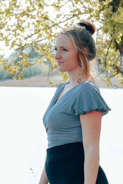 Vivien Joy Wickeltop mit Schmetterlingsärmel - Farrah