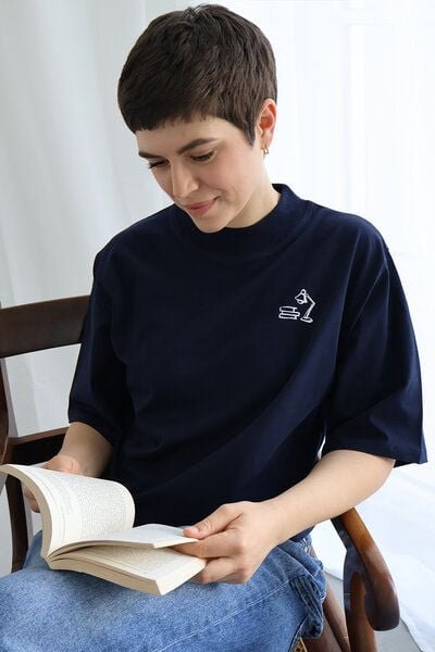 Kultgut Artdesign- Biofair- Flausch Shirt im Boxistyle / Kleine Nachtlektüre