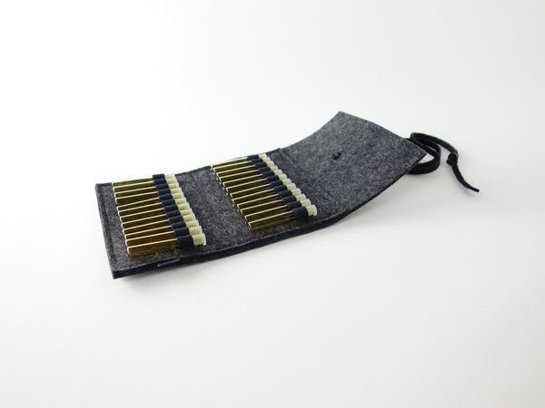 matilda k. manufaktur Taschenapotheke für homöopathische Globuli aus Filz anthrazit mit 24 leeren Gläschen 'samuel'