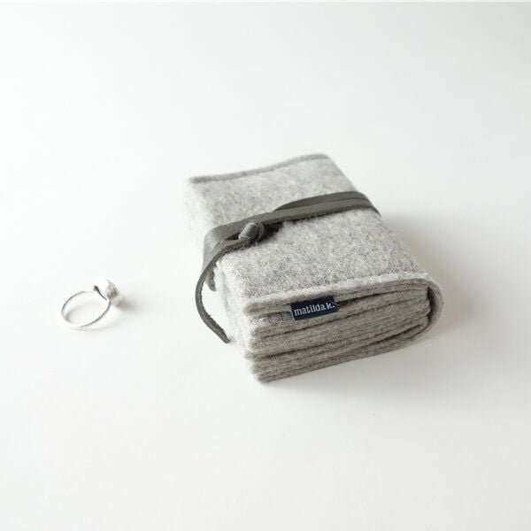 matilda k. manufaktur Schmuckaufbewahrung 'schmucknest' mittel aus Wollfilz hellgrau 'matilde'