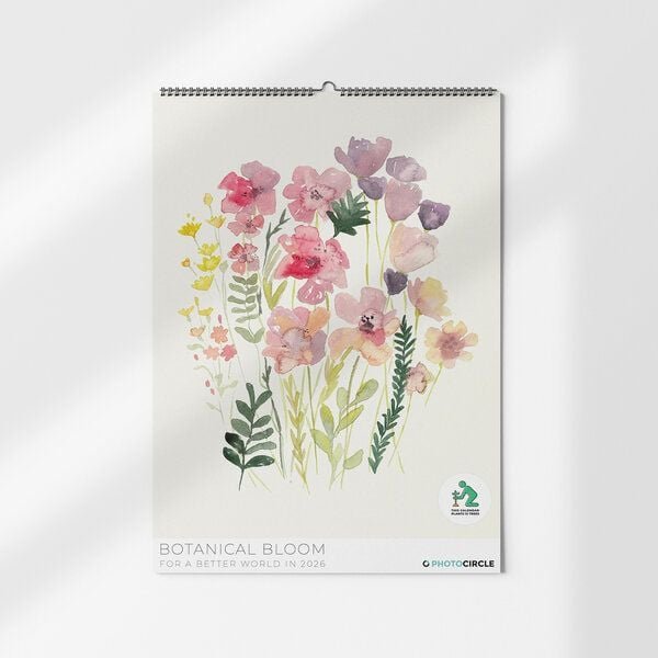 Photocircle Botanical Bloom Kunstkalender 2026 / Wandkalender mit pastellfarbigen Blumen Illustrationen