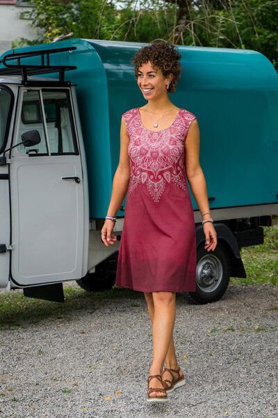 The Spirit of OM Sommerkleid Mandala Himbeer- rot