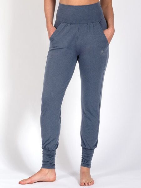 Magadi Yoga- und Wohlfühlhose Paula aus weichem Naturmaterial, mit Taschen