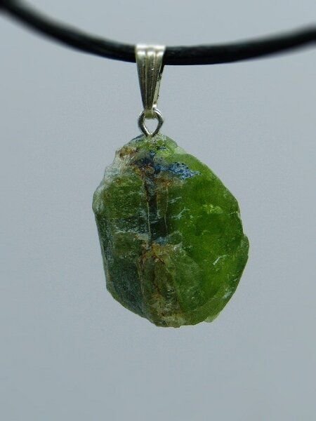 OneWorldMinerals Peridot roh, Edelstein - Schmuckanhänger, mit Silberöse