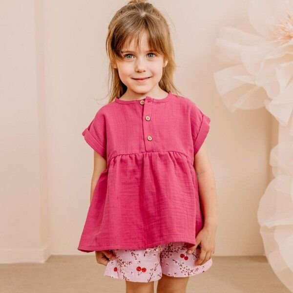 Kinder Shorts GOTS-zertifiziert aus Bio-Baumwolle rosa mit Kirschen-und-Blüten-Muster – Walkiddy