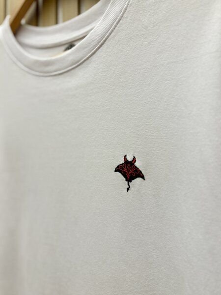 Purewater Rochen | Besticktes Bio Baumwoll T-Shirt | Stickerei