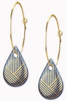 lille mus Creolen mit Porzellan-Anhänger 'Tropfen Triple' Porzellanschmuck