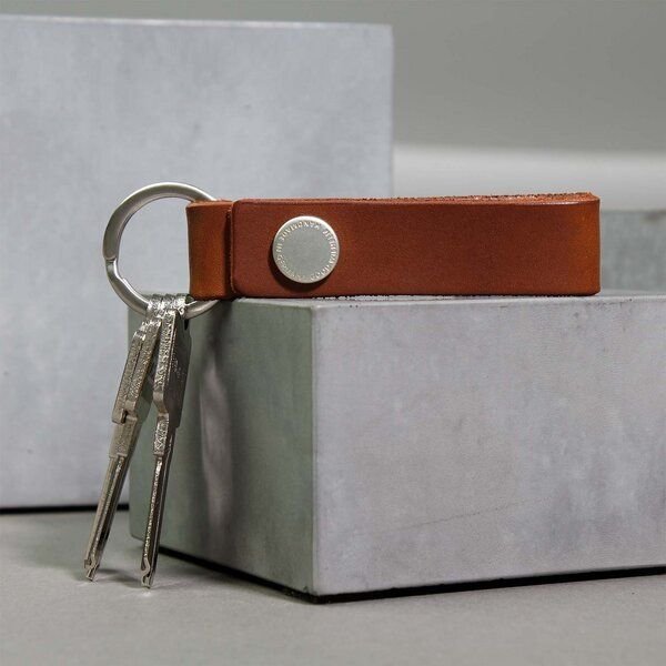 GOOD WILHELM Schlüsselanhänger LEO zum Öffnen aus vegetabilem Leder & Edelstahlring