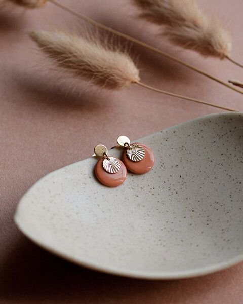 lille mus Ohrstecker 'Sonnenplättchen' aus Porzellan und 925 Silber / vergoldet