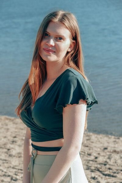 Vivien Joy Wickeltop mit Schmetterlingsärmel - Farrah