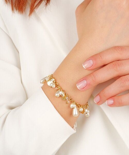 noca Goldplattiertes Messing-Armband mit Mehrfach-Perlenanhängern – Eleganter Statement-Schmuck