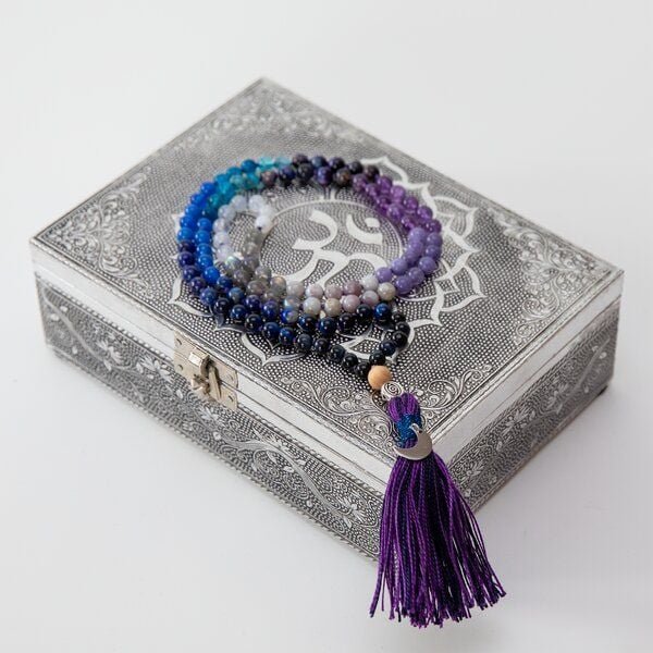 Divasya Mala-Kette "Moon Child" aus Amethyst- Mondstein- Lapislazuli (u.a.)