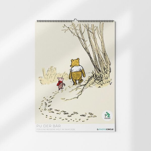 Photocircle Pu der Bär Wandkalender 2026 mit Originalzeichnungen und Zitaten des A.A. Milnes Kinderbuchklassikers