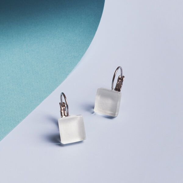 ALEXASCHA Geometrische Ohrringe hängend aus Glas | PUREFORM