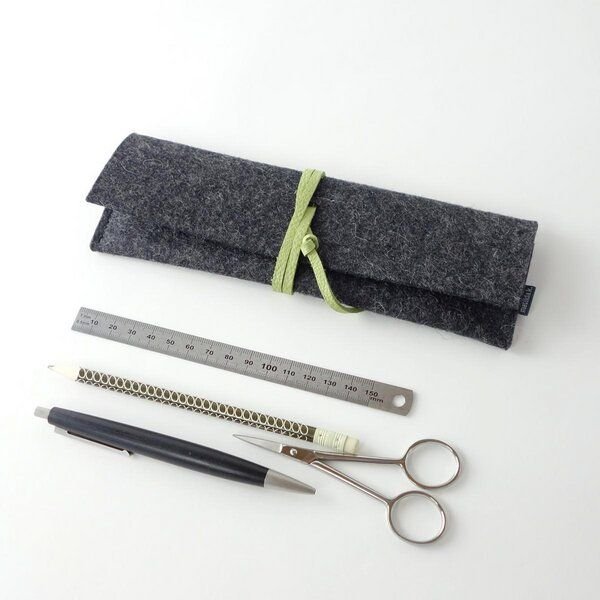 matilda k. manufaktur stiftemäppchen schlampermäppchen federmäppchen 'leonore' aus Wollfilz anthrazit