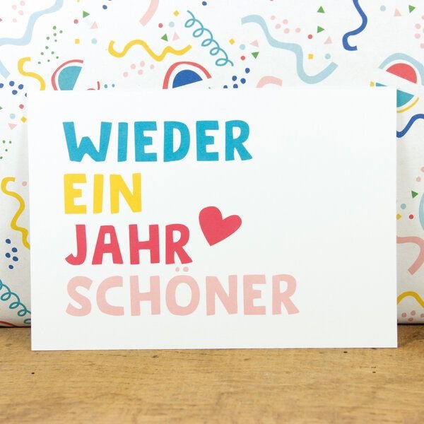 Bow & Hummingbird Postkarte "Wieder ein Jahr schöner" aus Recyclingpapier