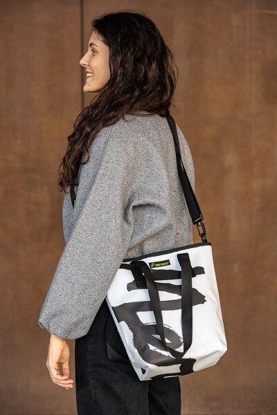 DEMANO Tote Bag Hergestellt aus Recycelten Bannern Carmen