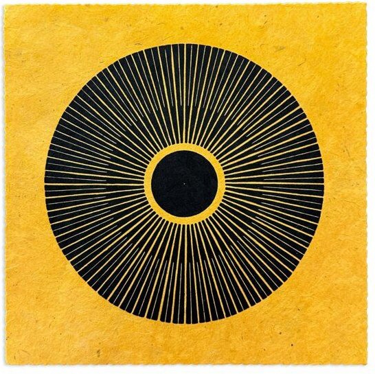 Thumbnail - Veskor Cassiopeia CENTRAL SUN Sonnen Linoldruck | 22 × 22 cm | Schwarz auf Ringelblumengelb