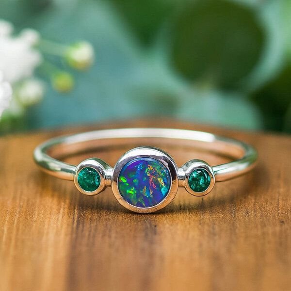 Spirit of Island Silber Ring "Opal Universe" | Opal & Smaragd