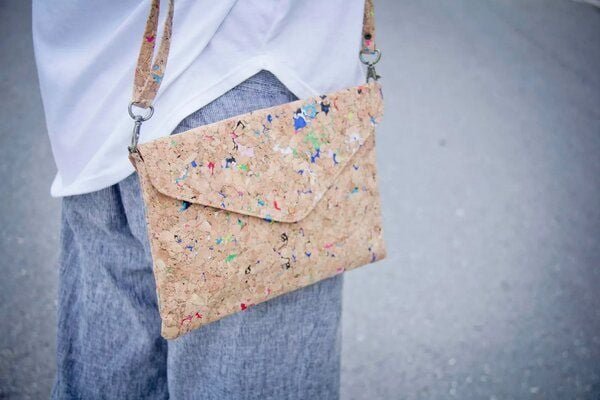 BY COPALA Handtasche -Vegan, Brieftasche aus recyceltem Kork (farbigen Akzenten)