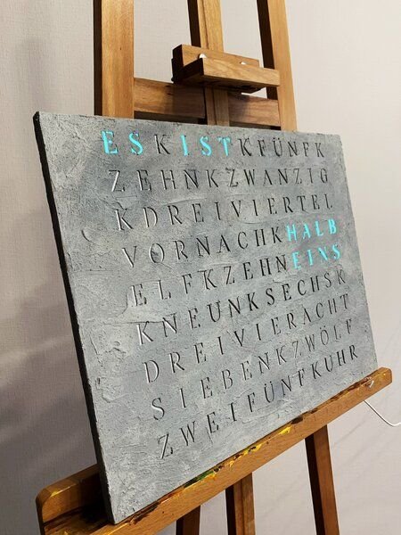 build-yours WordClock Jupiter Beton - LED Wanduhr - Designer Wortuhr Industrial Stil